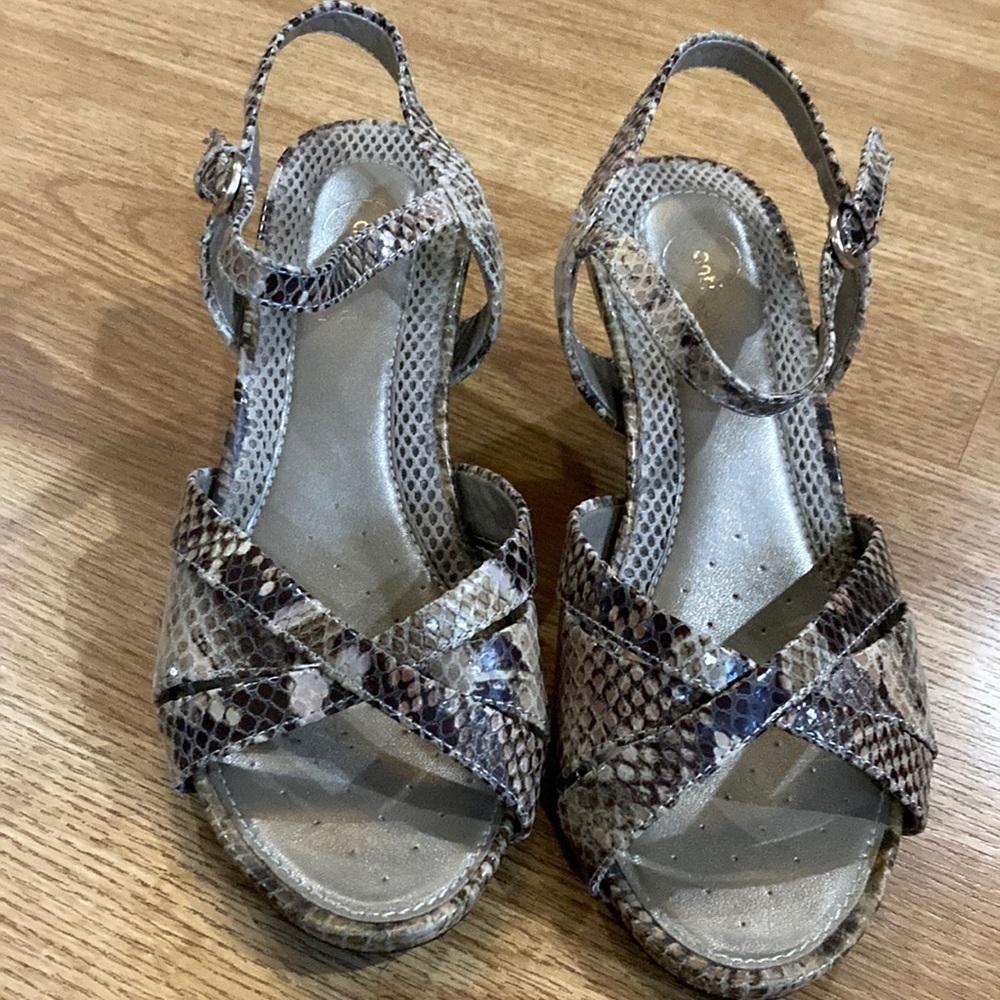 Easy Spirit Antigravitu Esralalee Leather Upper Brown and Cream Snake Print.
